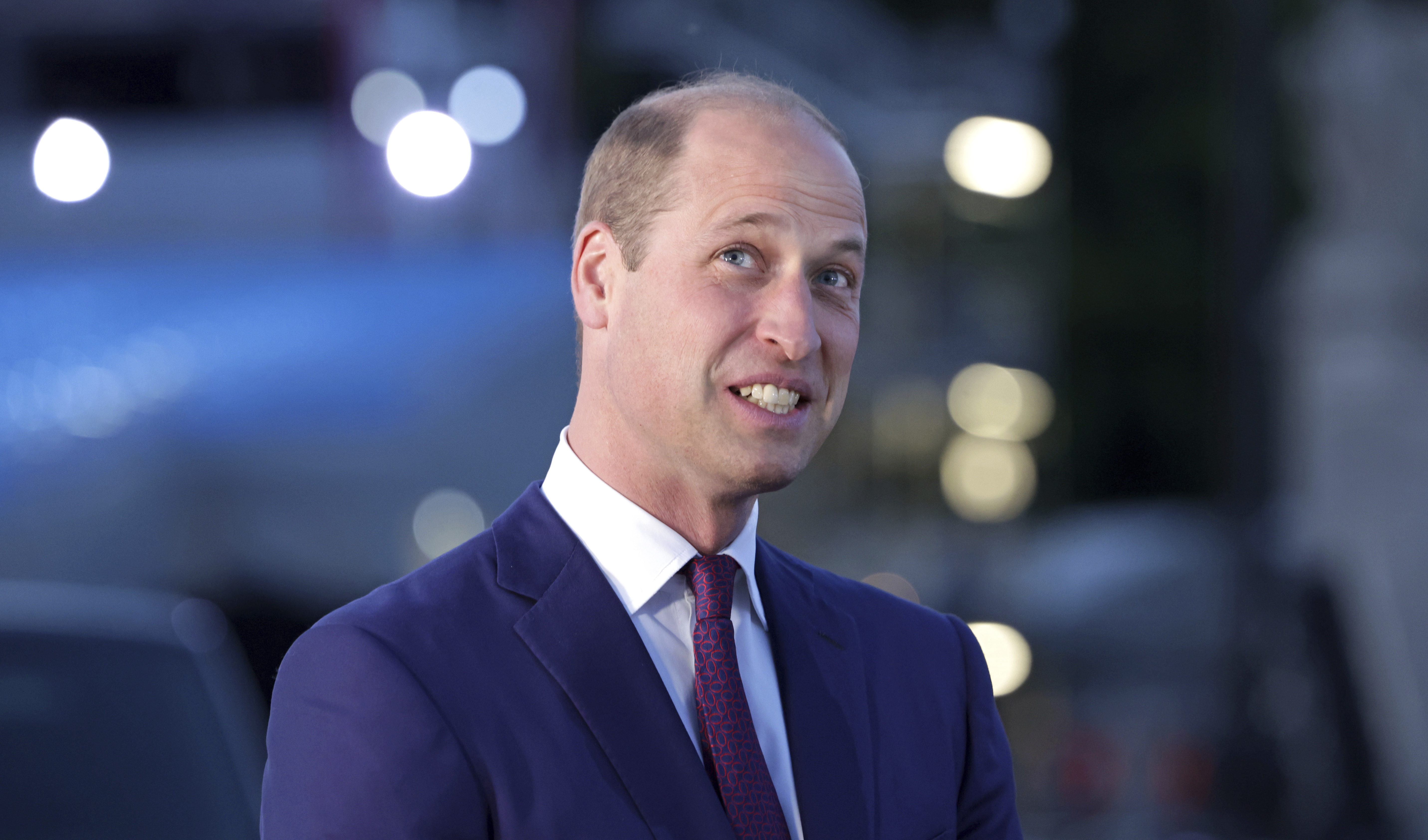 Photos: Queen Elizabeth II leads lighting of Platinum Jubilee beacons