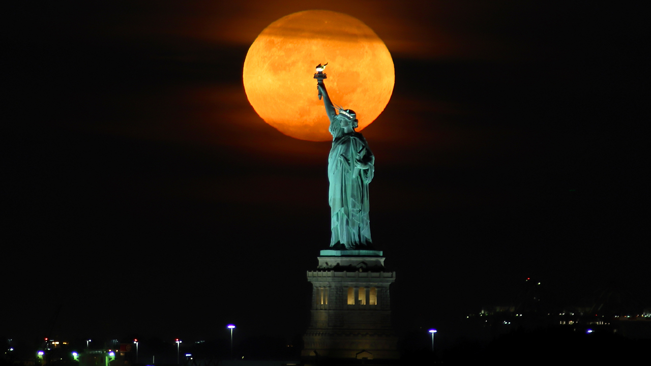 Photos: September 2021 Harvest Moon brightens the night sky