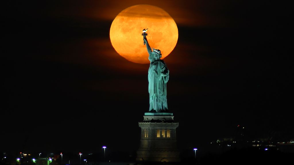 Photos: September 2021 Harvest Moon brightens the night sky