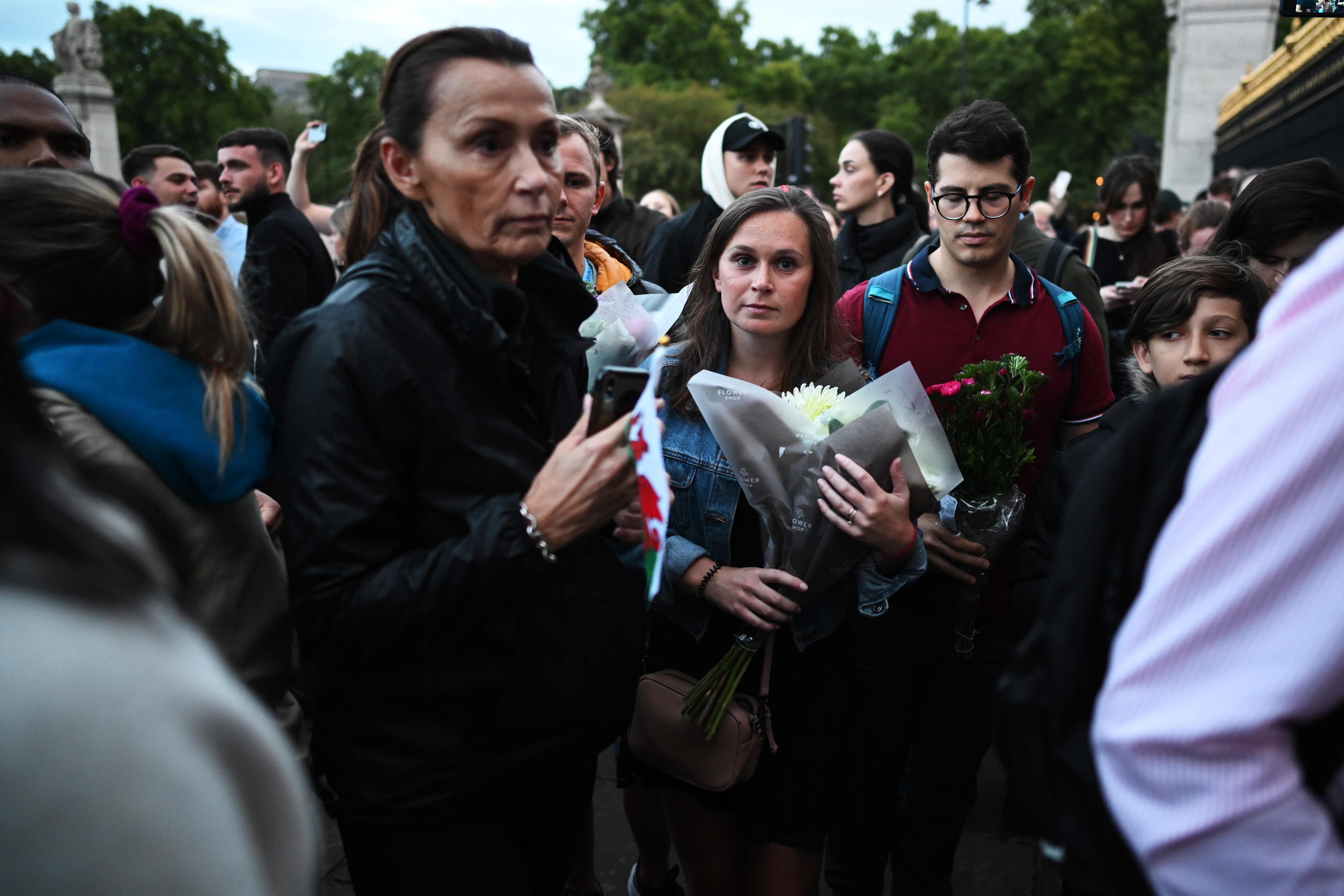 Public gathers at Buckingham Palace