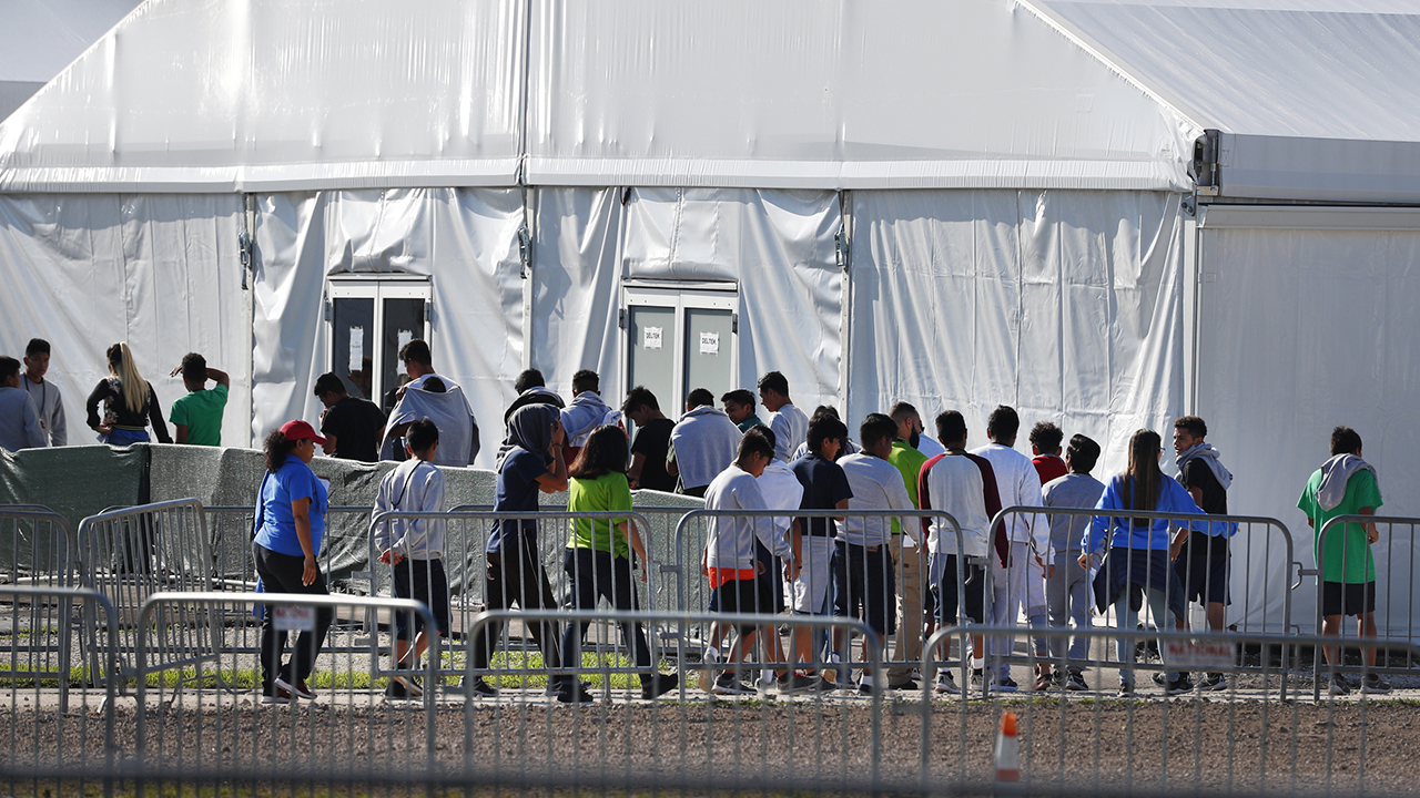 Lawyers can't find parents of 545 migrant children