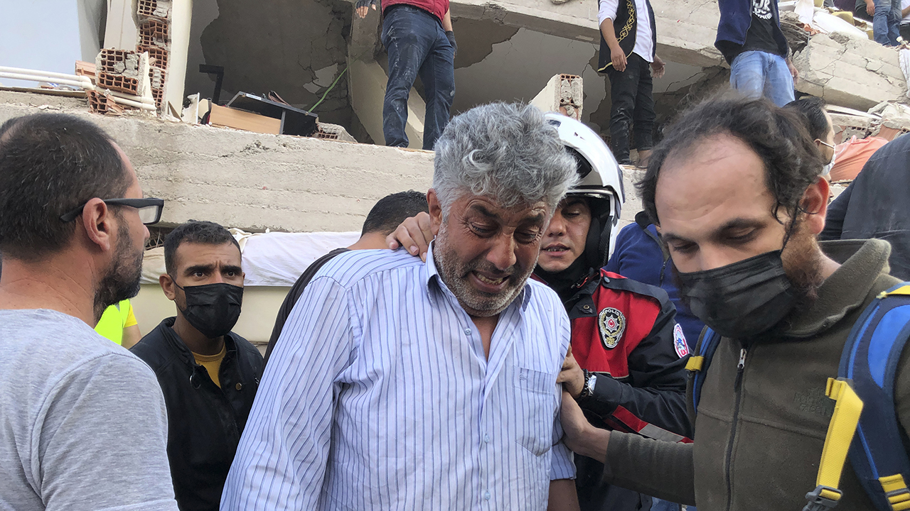 Deadly earthquake shakes Greece, Turkey, destroying buildings