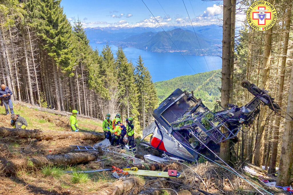 Cable car plunges to ground in Italy