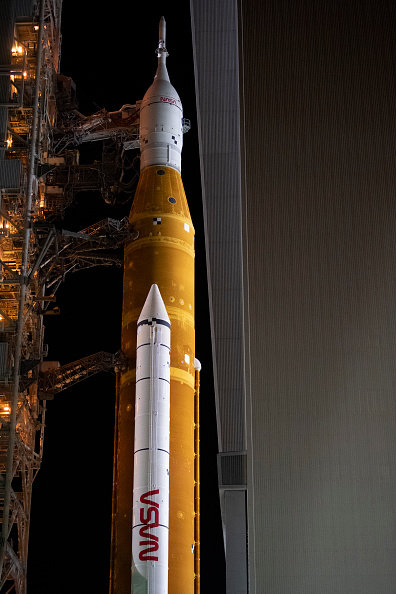 Photos: NASA's Artemis I moon rocket arrives at launch pad