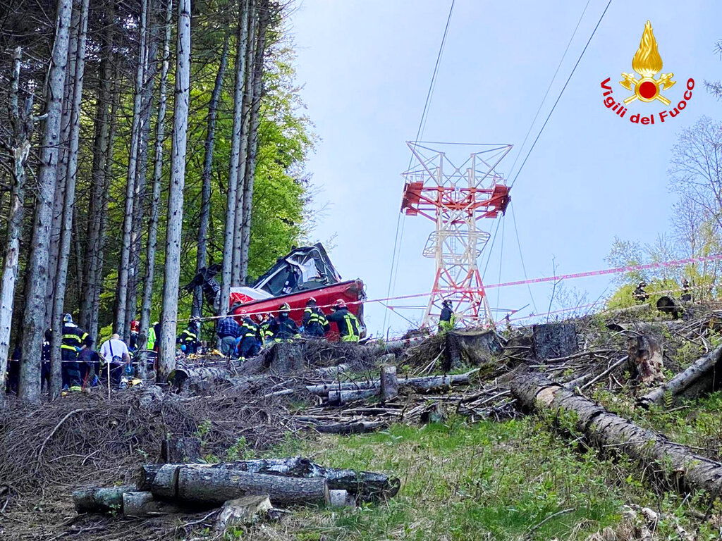 Cable car plunges to ground in Italy