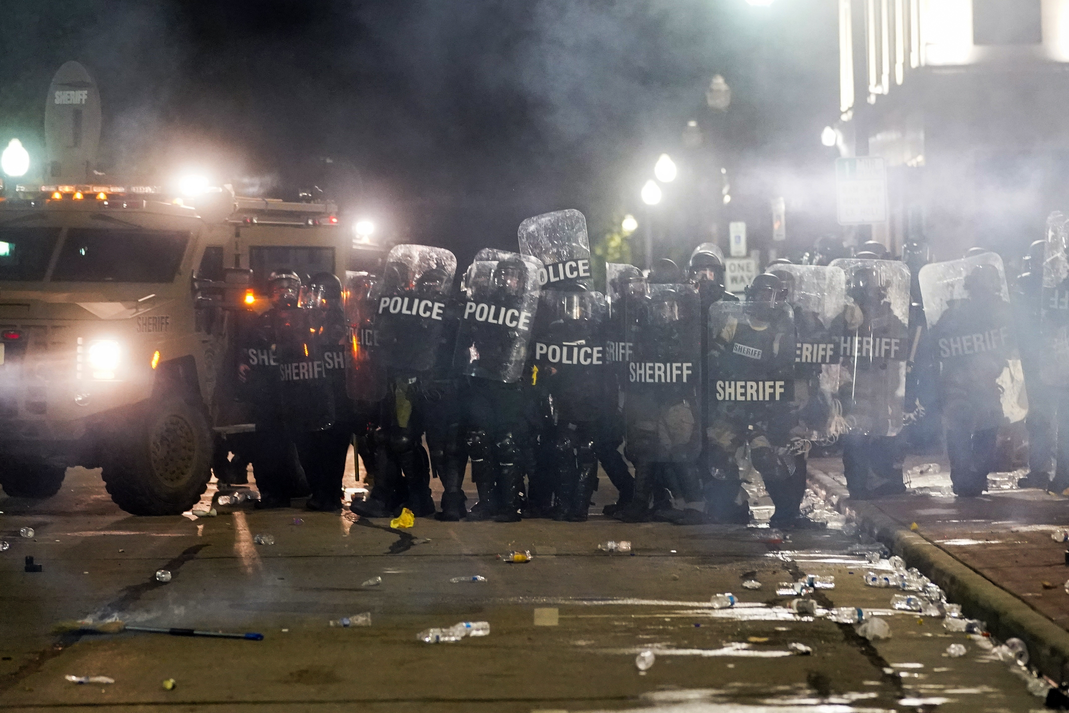 Portesters, police clash in Kenosha, Wisconsin