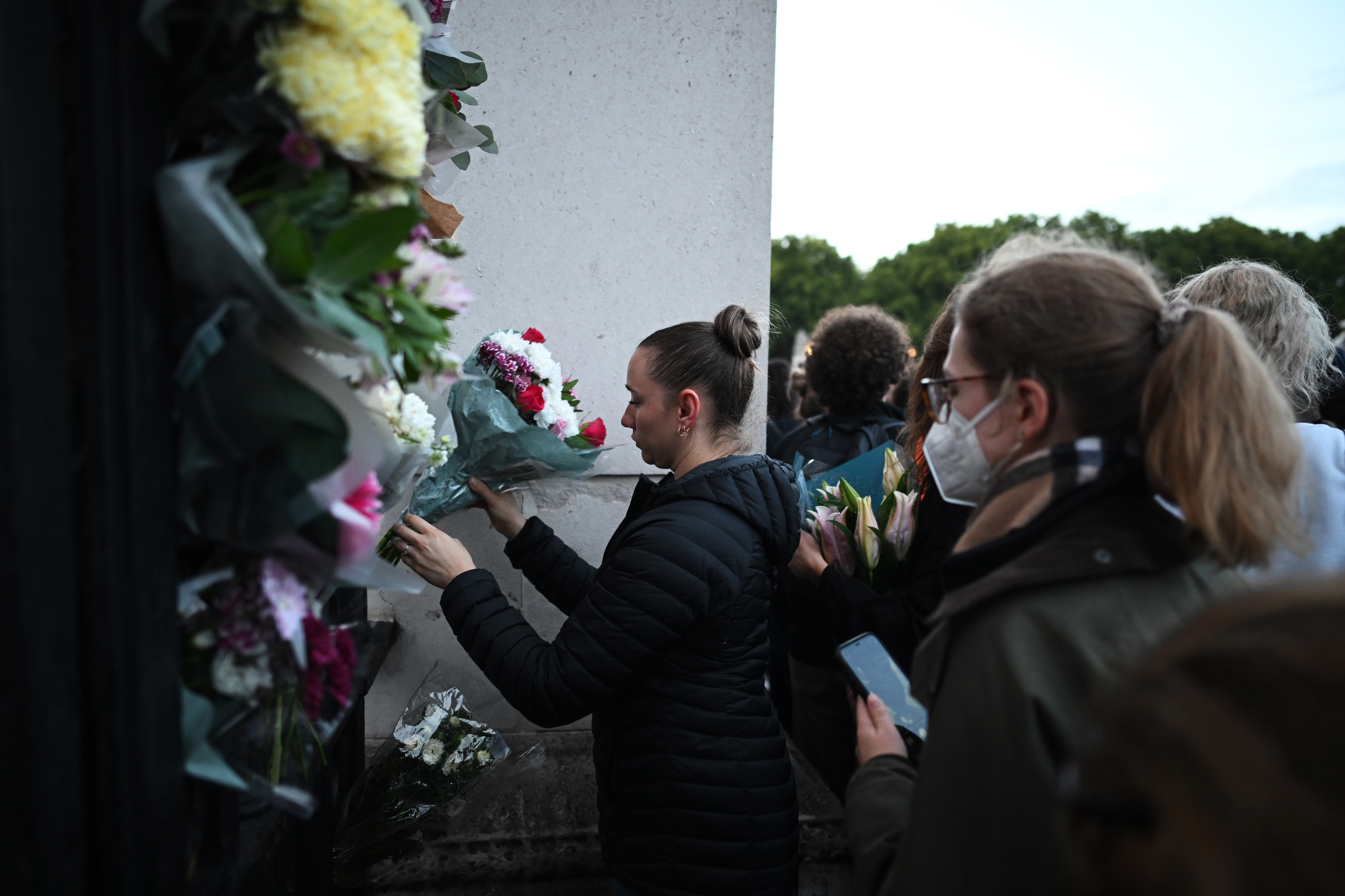 Public gathers at Buckingham Palace