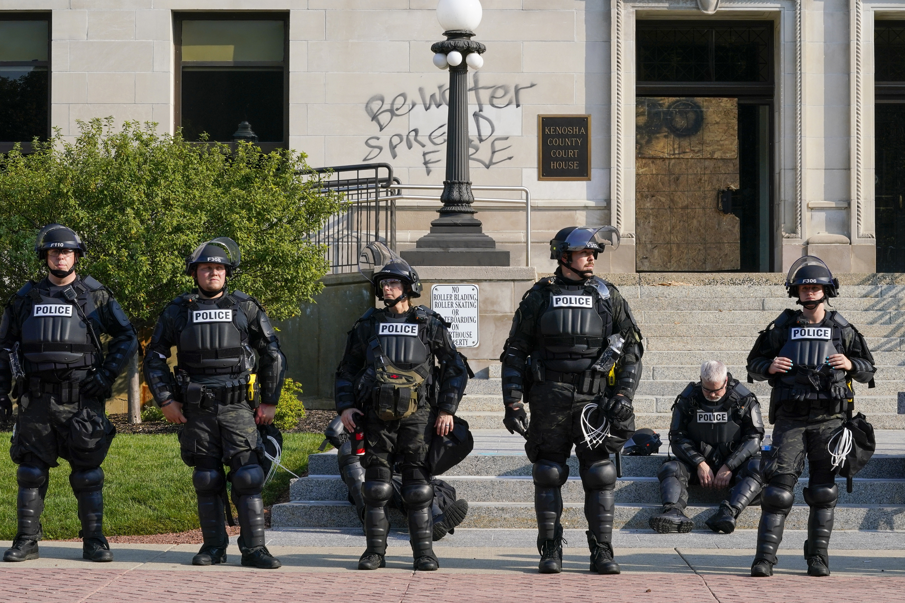 Portesters, police clash in Kenosha, Wisconsin