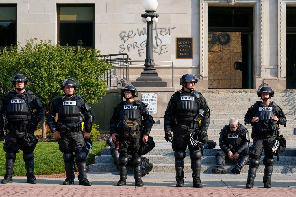 Portesters, police clash in Kenosha, Wisconsin
