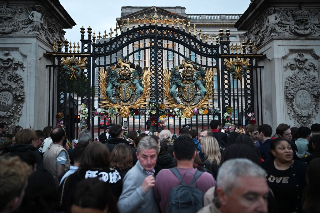 Public gathers at Buckingham Palace