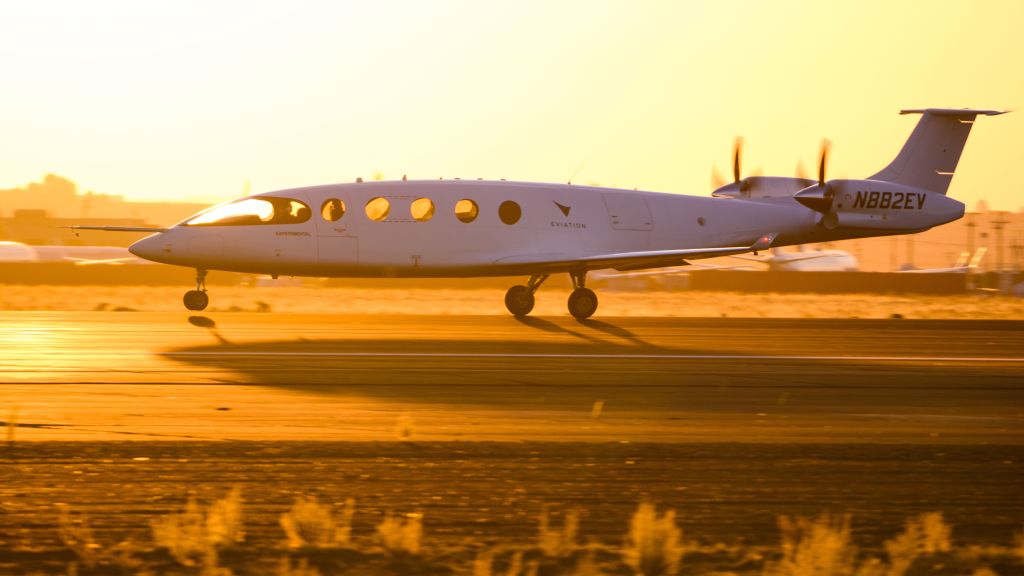 First all-electric commuter airplane takes to the skies