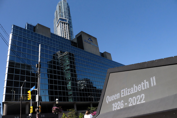 Photos: Queen Elizabeth II mourned around the world