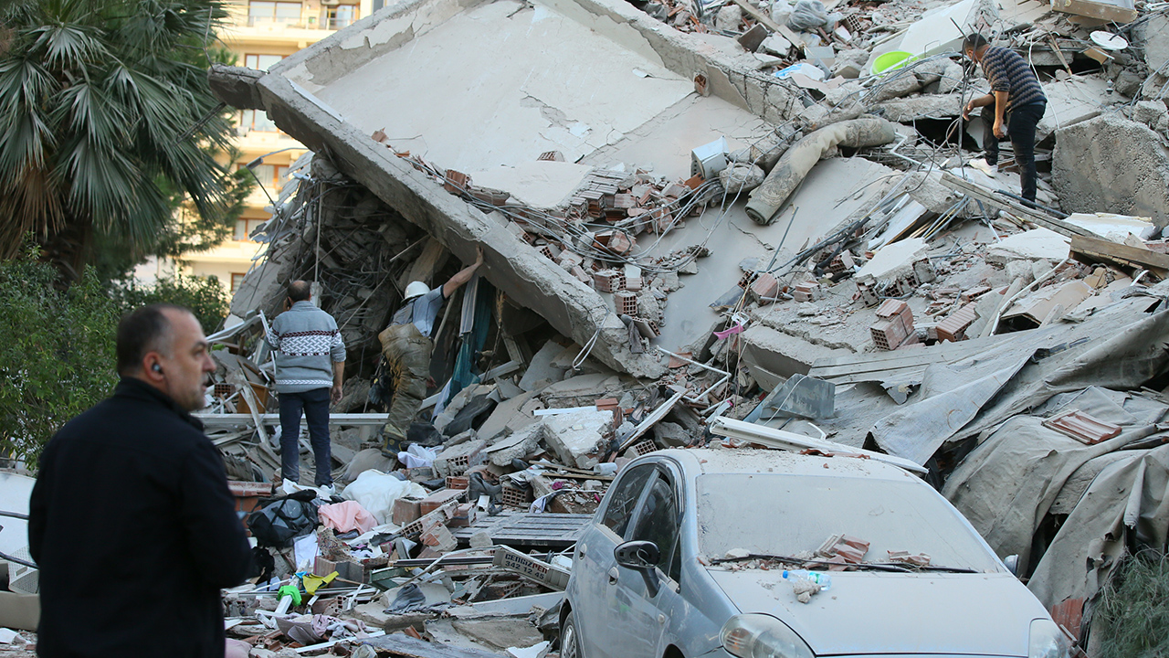 Deadly earthquake shakes Greece, Turkey, destroying buildings