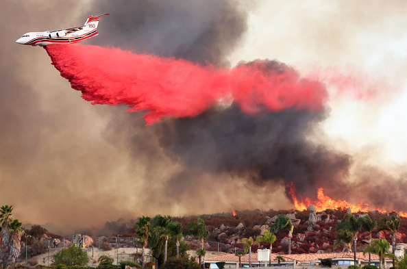 Photos: Fairview Fire in Southern California kills 2, forces evacuations