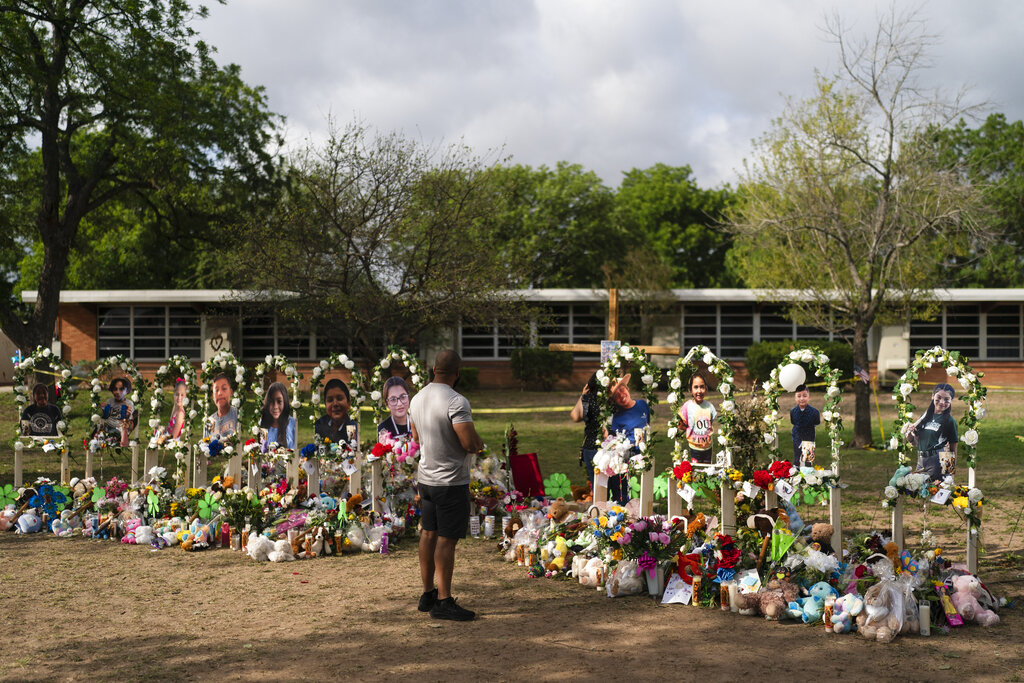 Respects paid to victims of Robb Elementary School shooting