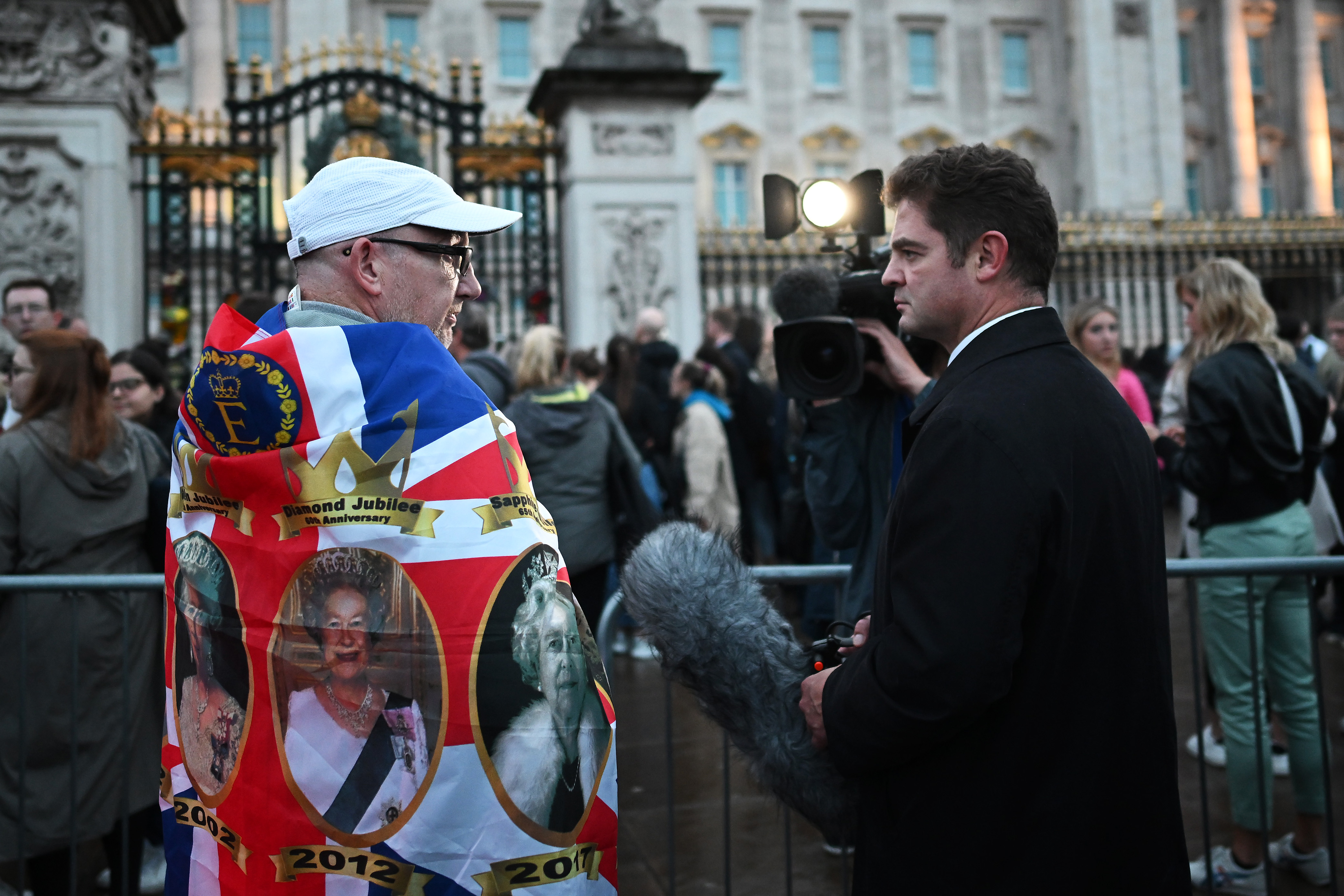 Public gathers at Buckingham Palace