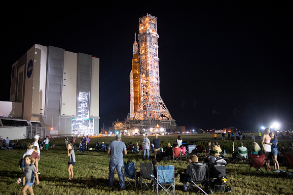 Photos: NASA's Artemis I moon rocket arrives at launch pad