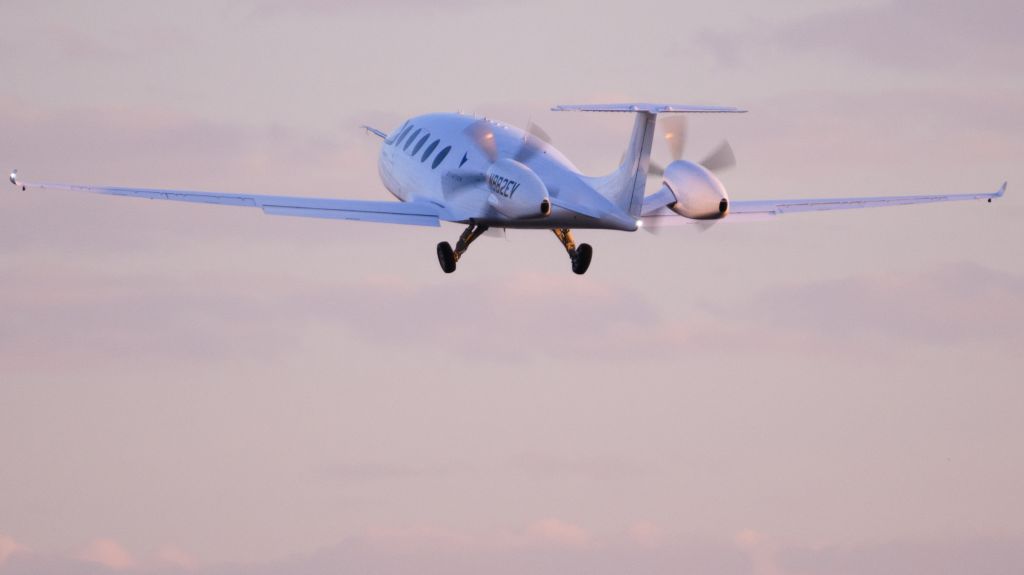First all-electric commuter airplane takes to the skies