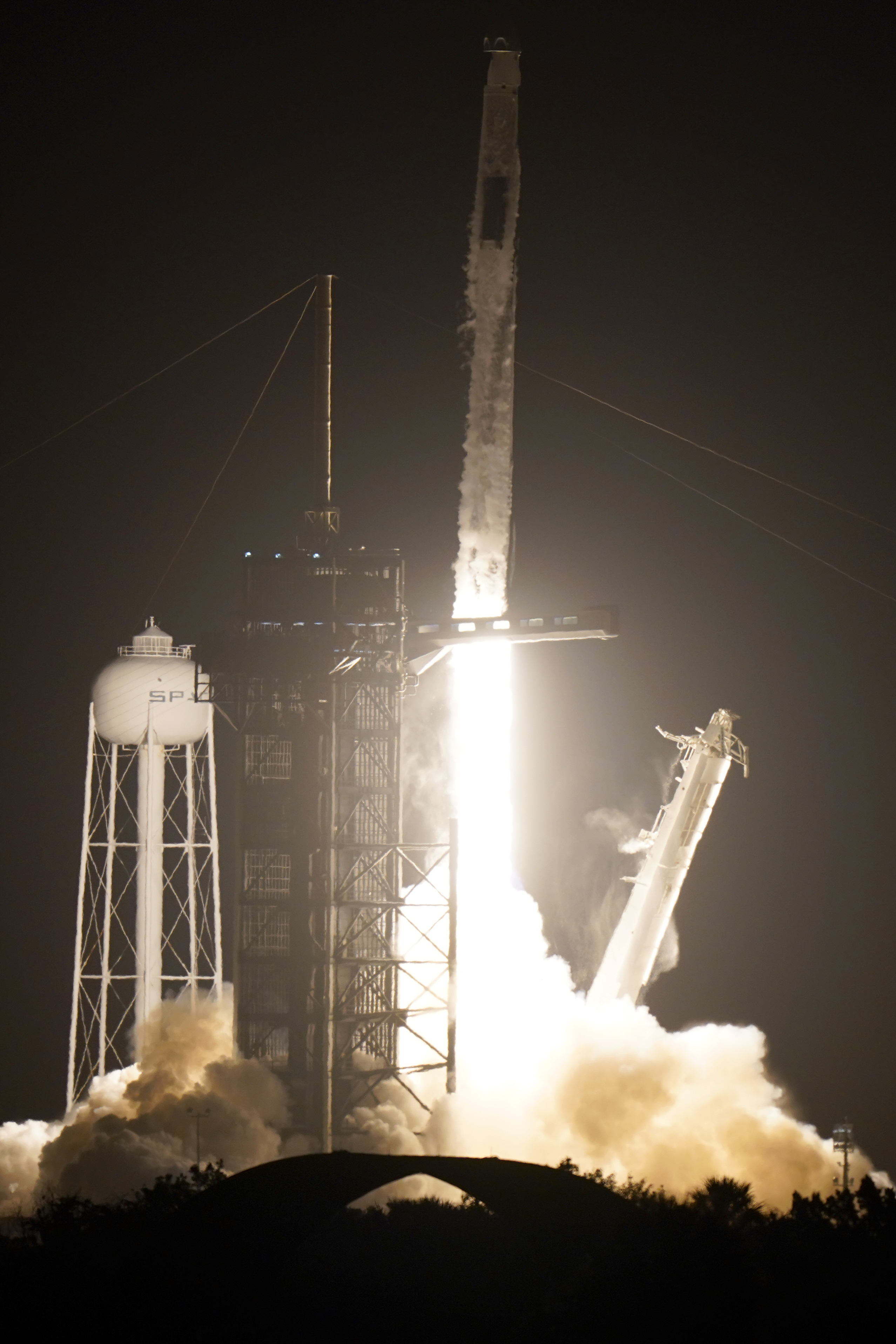 Photos: SpaceX launches 4 astronauts on reused capsule, rocket to International Space Station
