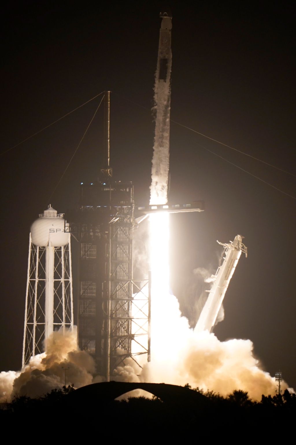 Photos: SpaceX launches 4 astronauts on reused capsule, rocket to International Space Station