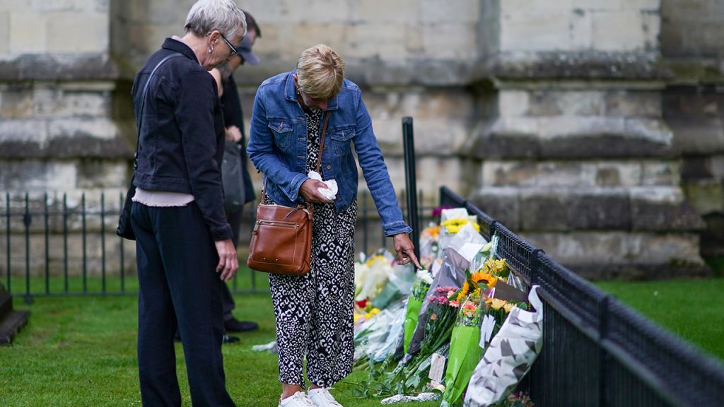 Photos: Queen Elizabeth II tributes continue across UK as royals, public grieve