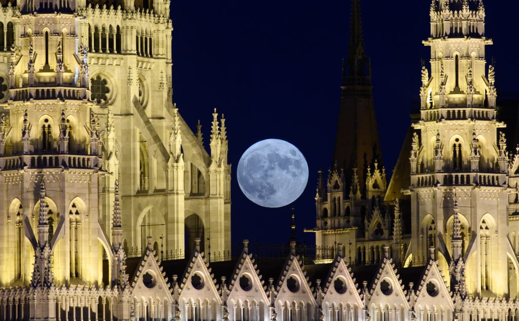 Photos: June 2021 Strawberry Moon brightens the night sky