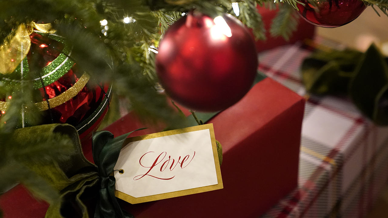 2020 White House Christmas decorations unveiled