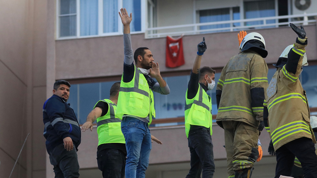 Deadly earthquake shakes Greece, Turkey, destroying buildings