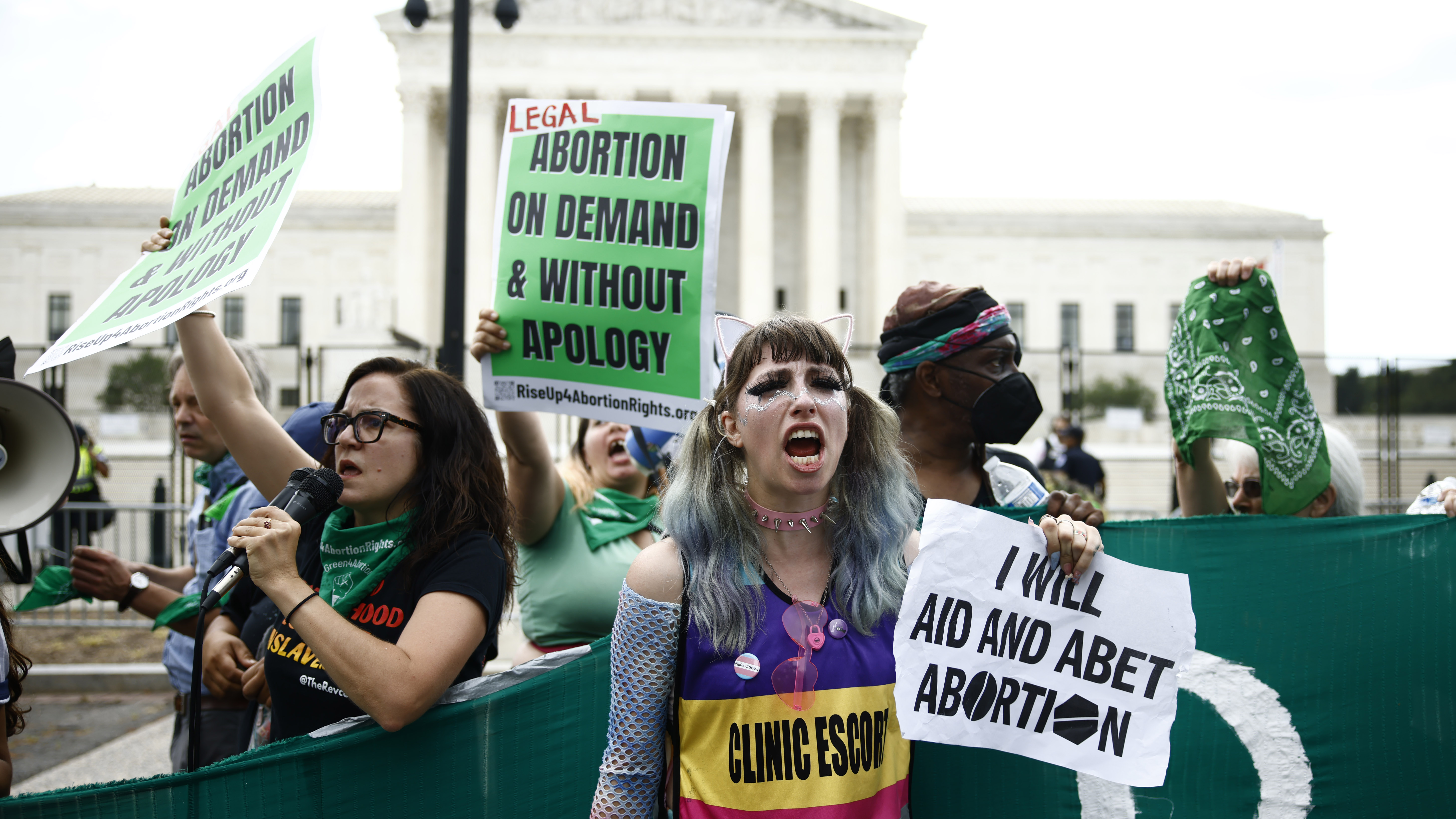 Supreme Court overturns Roe v. Wade