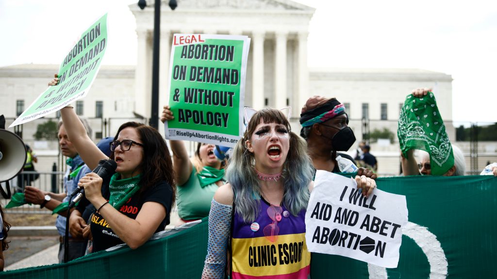 Supreme Court overturns Roe v. Wade