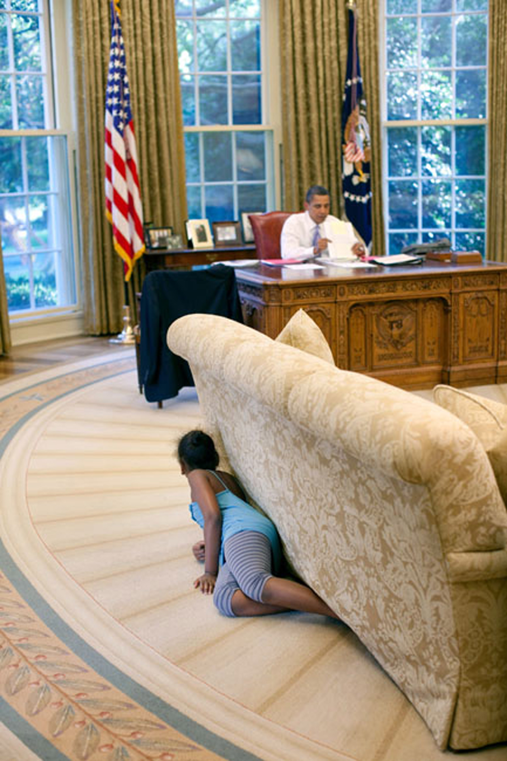 Sasha Obama Sneaks Up On her Father In The Oval Office