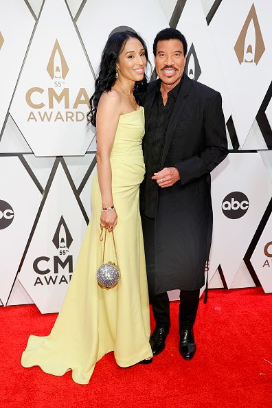 Photos: CMA Awards 2021 red carpet looks