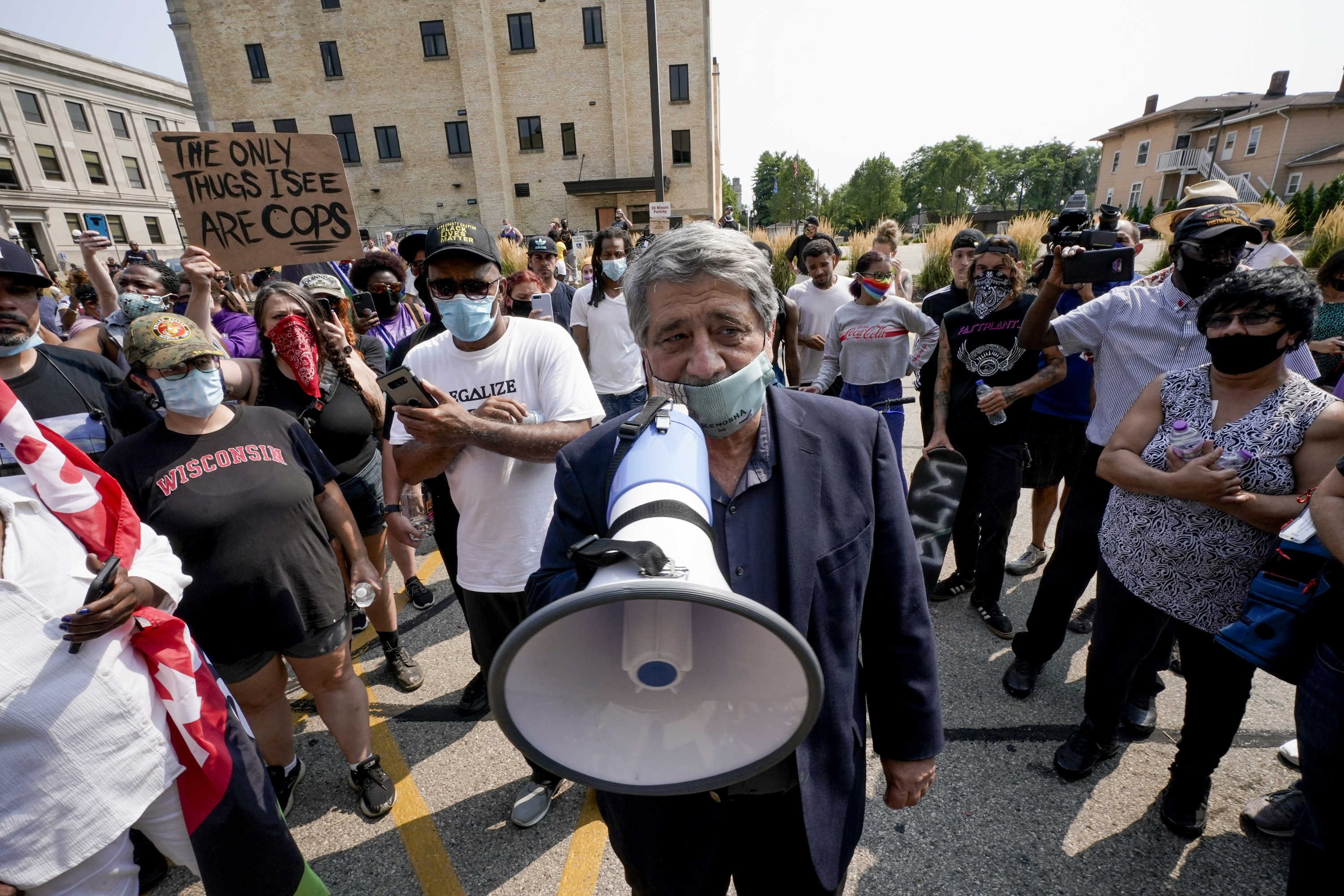 Portesters, police clash in Kenosha, Wisconsin