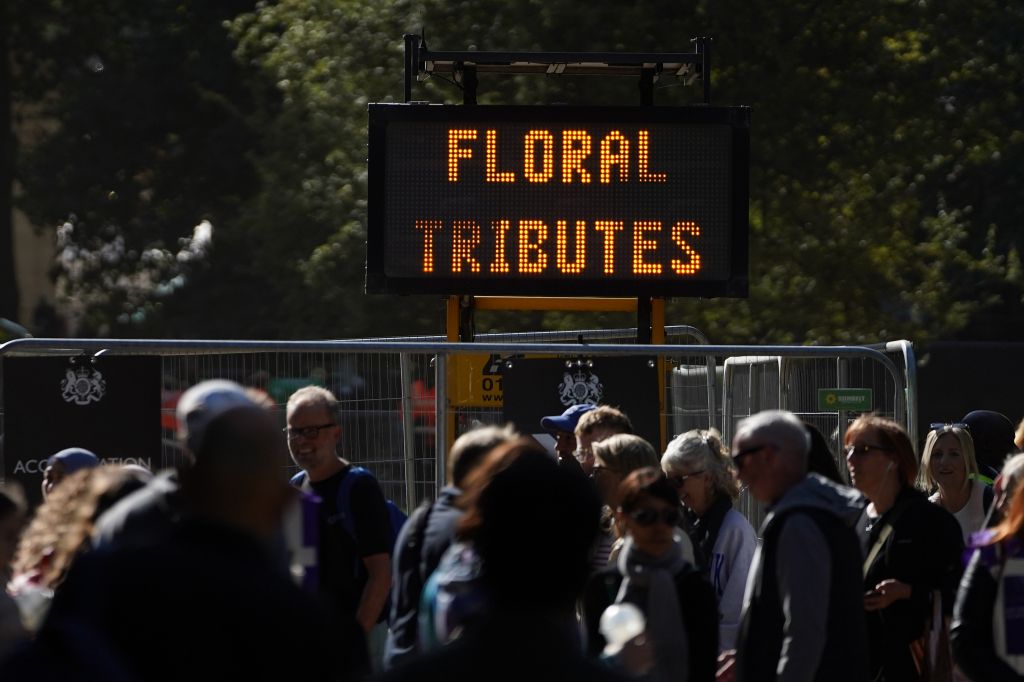 Mourners flock to pay respects to Queen Elizabeth II