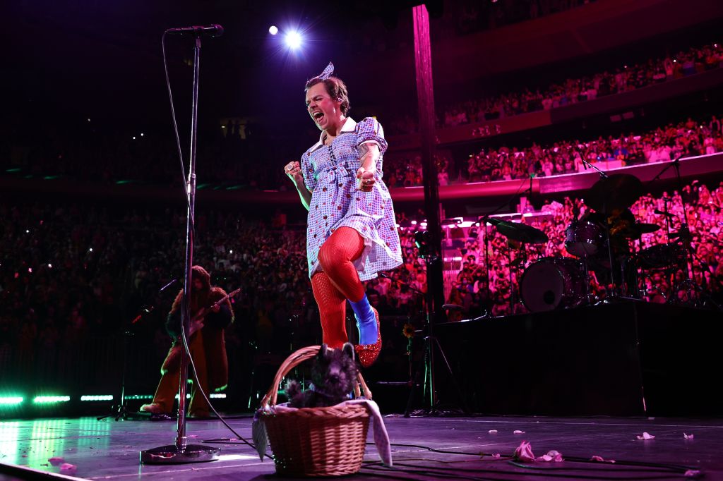 Photos: Harry Styles dresses as Dorothy from 'The Wizard of Oz' at Halloween show
