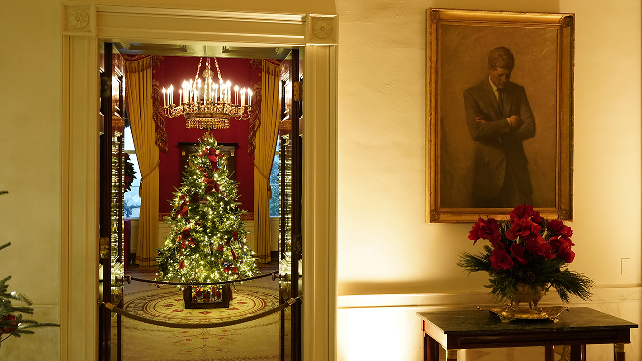 2020 White House Christmas decorations unveiled