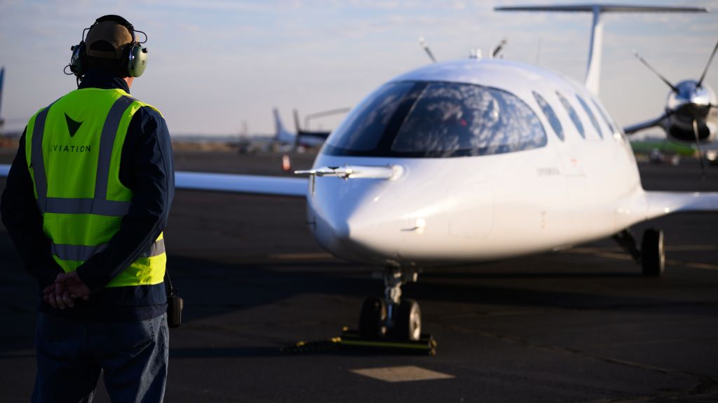 First all-electric commuter airplane takes to the skies