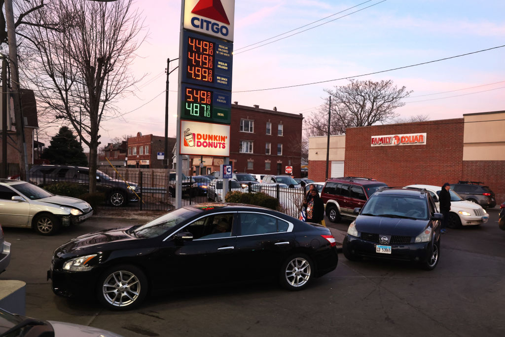 Photos: Chicago drivers score free gas in businessman's $1M giveaway