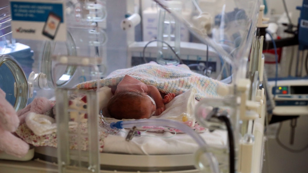 Mother of 6 dies from coronavirus days after giving birth