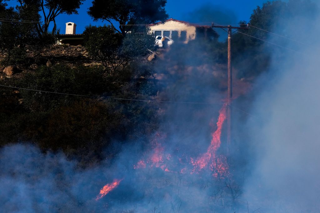 Photos: Southern California's Alisal Fire threatens homes, former Reagan ranch