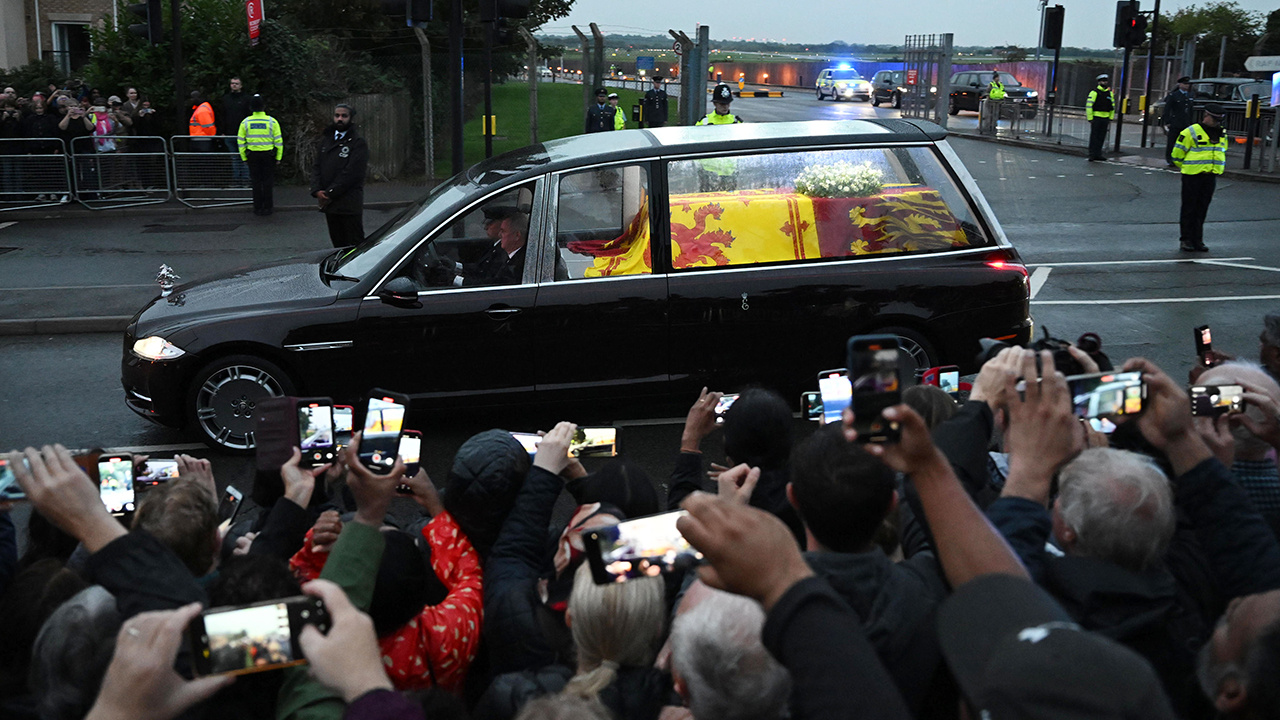 Queen Elizabeth II's coffin arrives at Buckingham Palace