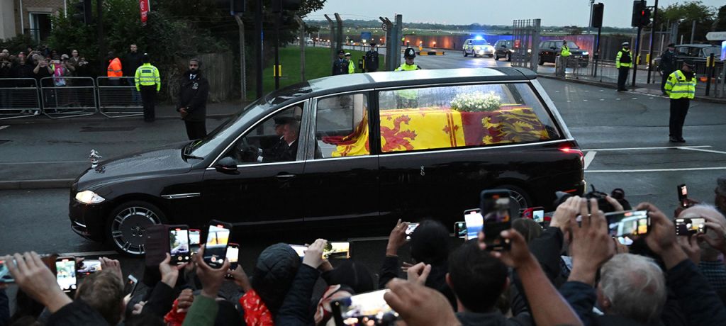 Queen Elizabeth II's coffin arrives at Buckingham Palace
