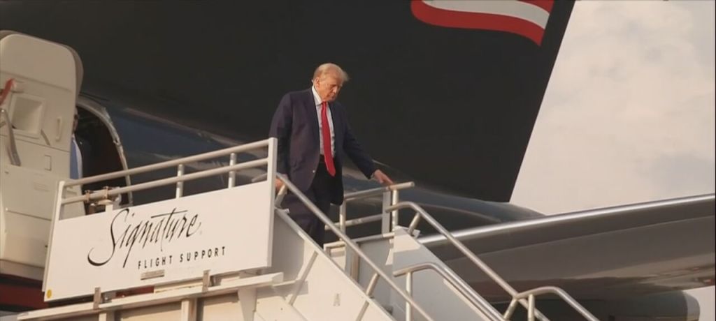 Trump getting off plane at Hartsfield-Jackson