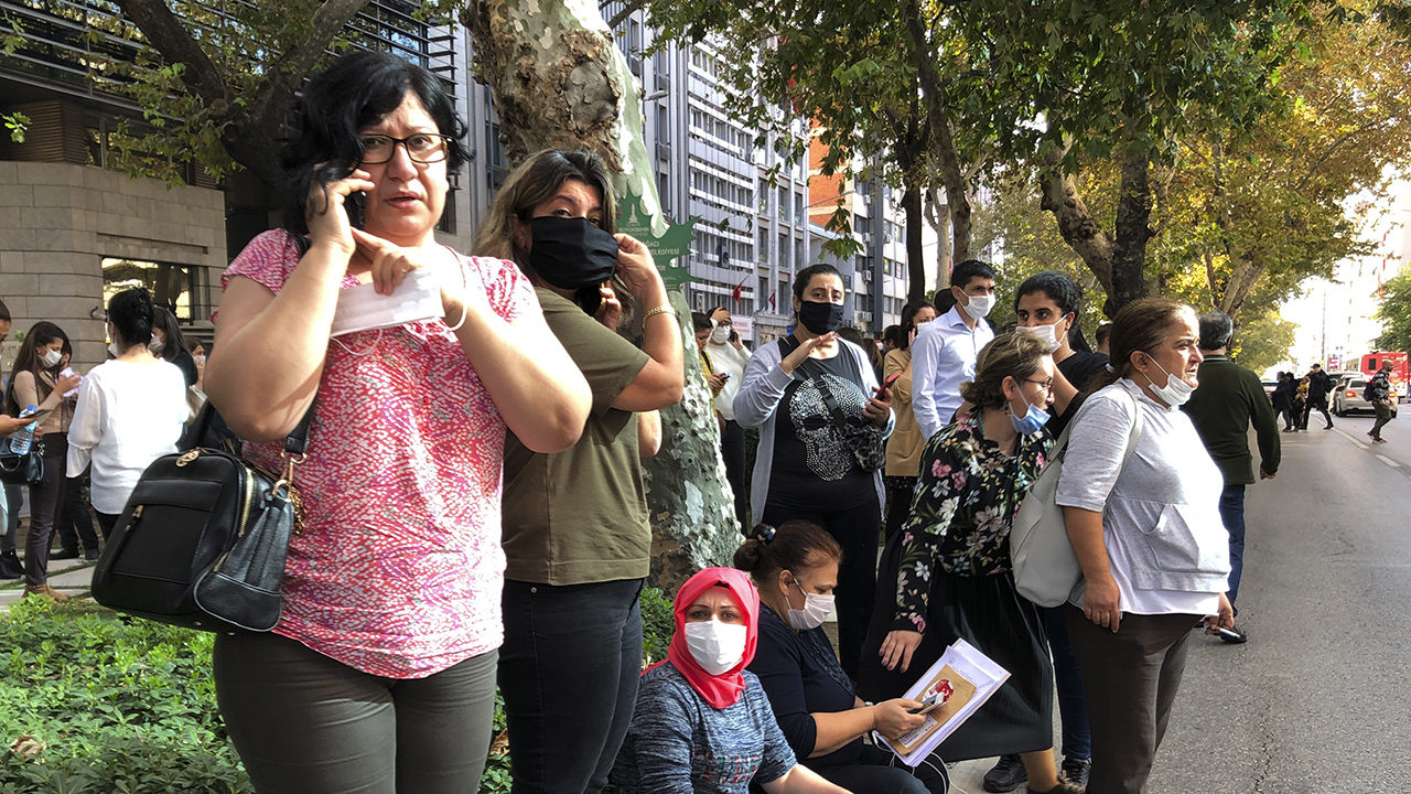 Deadly earthquake shakes Greece, Turkey, destroying buildings