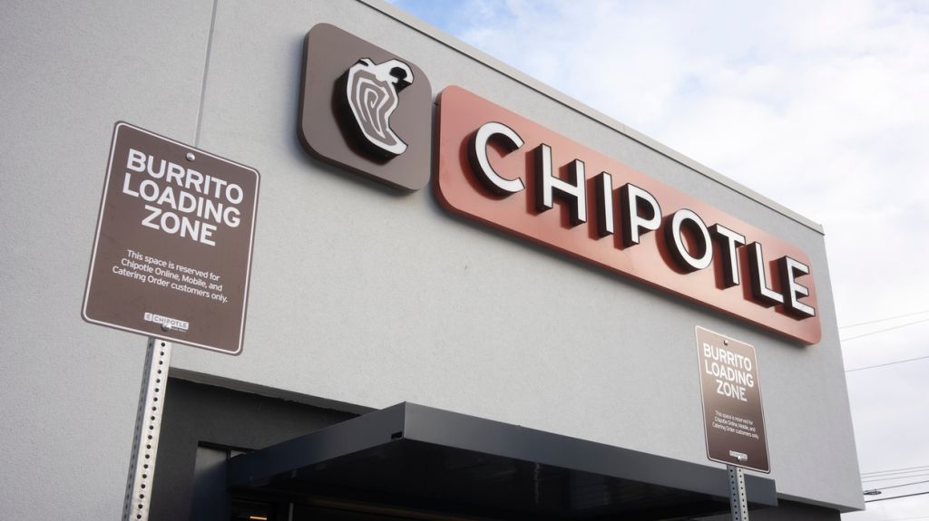 Chipotle raises average wage to $15 an hour in effort to hire 20,000 workers