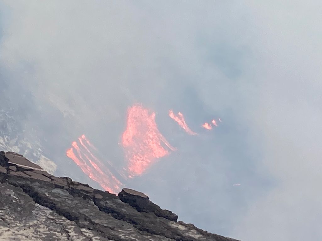 Photos: Hawaii's Kilauea volcano erupts