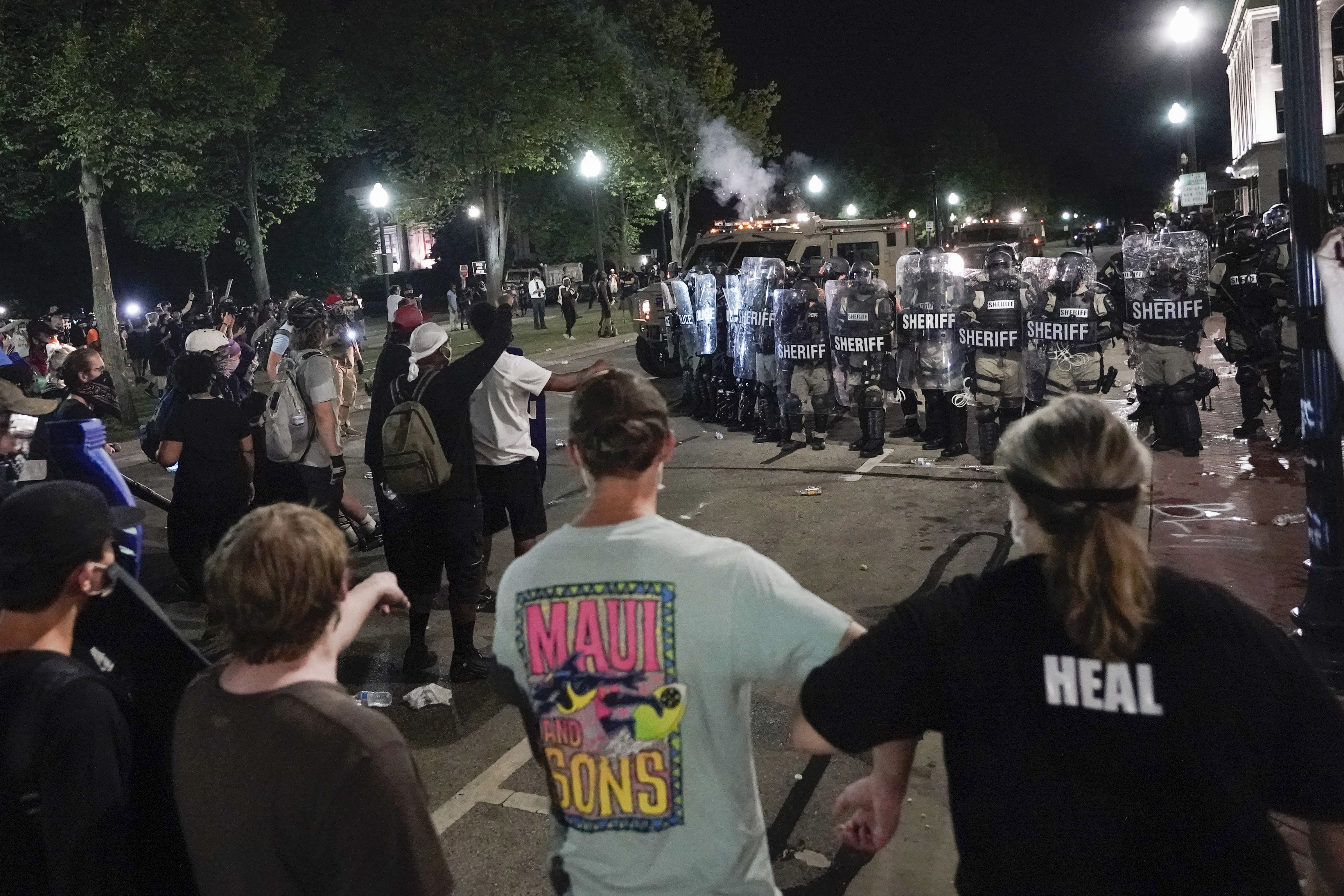 Portesters, police clash in Kenosha, Wisconsin