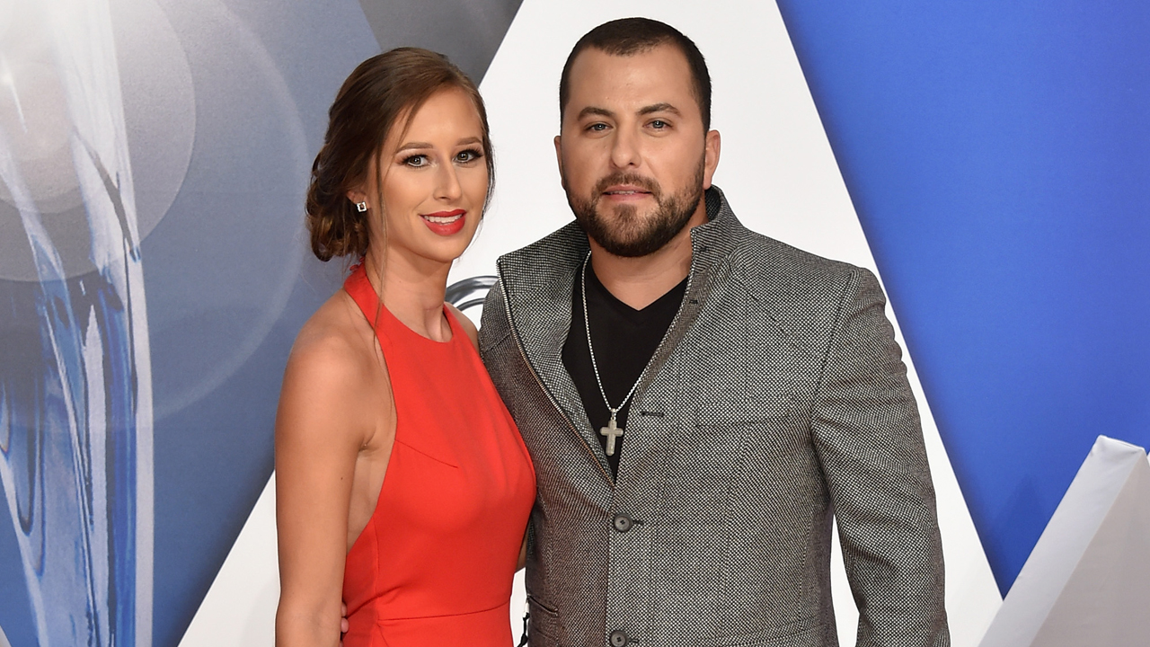 Country music star Tyler Farr, wife Hannah expecting baby girl