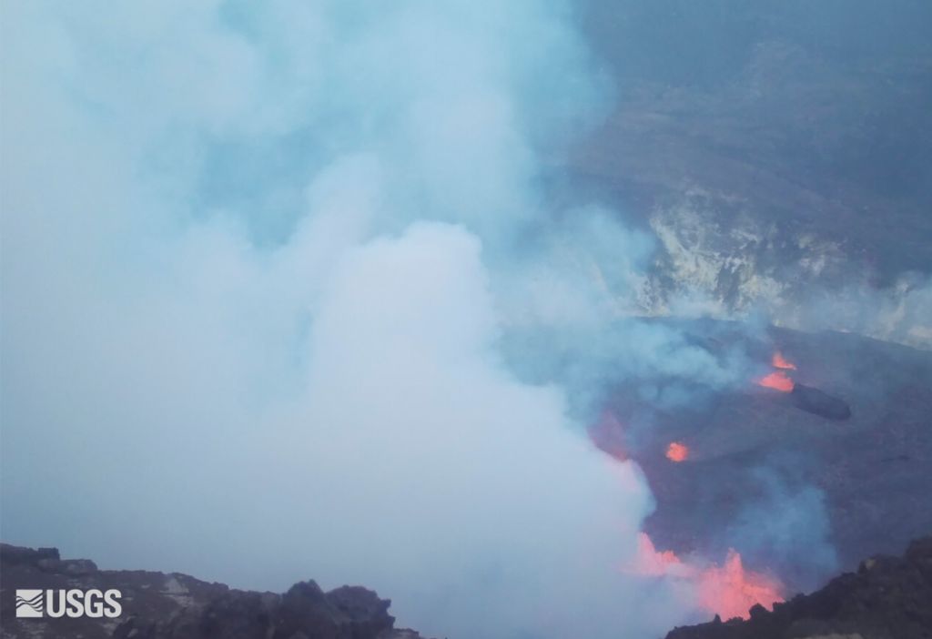 Photos: Hawaii's Kilauea volcano erupts