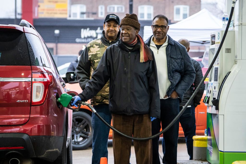 Photos: Chicago drivers score free gas in businessman's $1M giveaway